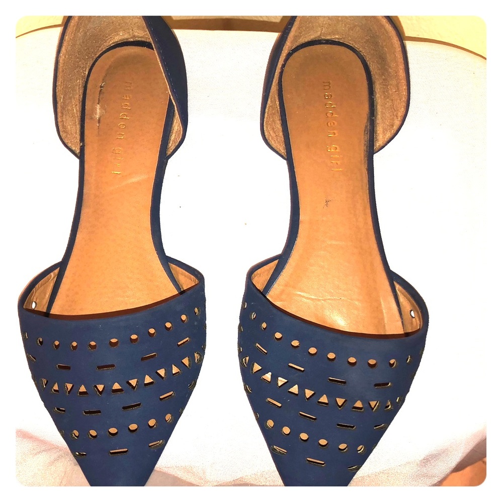 Navy blue Steven Madden’s Madden Girl flats
